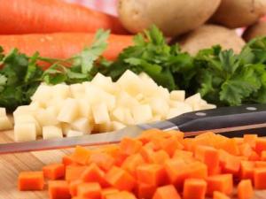 胡蘿卜怎么吃最有營養?胡蘿卜生吃還是炒熟吃好