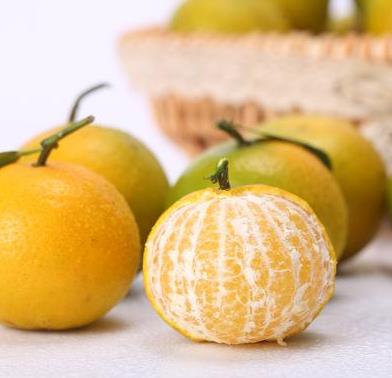 皇帝柑買黃的還是青的?皇帝柑吃多了會變黃嗎?