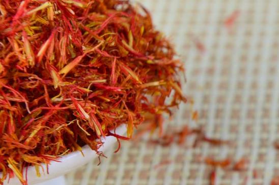 吃川紅花有什么作用與功效?川紅花泡水一次放多少?
