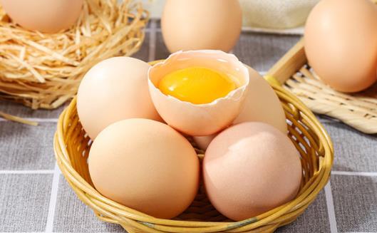 ?健身吃雞蛋到底吃不吃蛋黃 蛋黃發黑的是什么原因