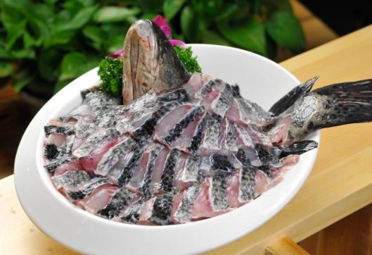 黑魚可以生吃嗎?吃黑魚有哪些好處?