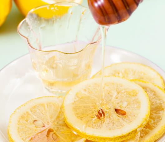 檸檬泡水隔夜可以喝嗎 檸檬泡水可以放多久