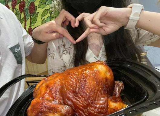 山姆的烤雞微波爐加熱要幾分鐘?山姆烤雞是激素雞嗎?