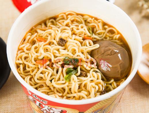 方便面干吃熱量是多少?吃泡面喝湯有什么壞處嗎?