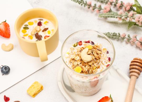 吃完柿子喝酸奶死人是真的嗎?為什么酸奶有的稠有的稀