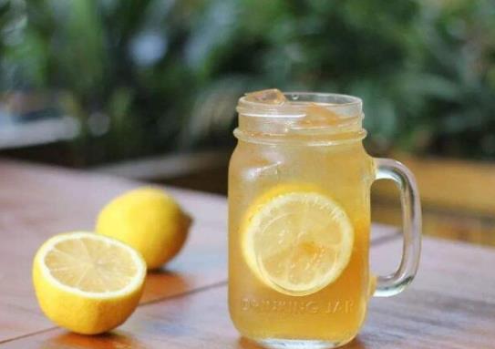 檸檬片怎么泡不苦?檸檬水喝多了是不是會上火?