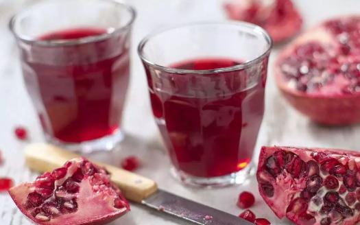 石榴汁可以加熱喝嗎 石榴和什么榨汁好喝啊