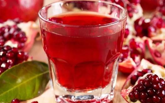 石榴汁可以加熱喝嗎 石榴和什么榨汁好喝啊