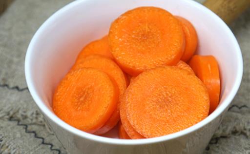 胡蘿卜吃起來有點苦能吃嗎 胡蘿卜吃了拉肚子怎么回事