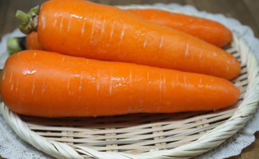 胡蘿卜吃起來有點苦能吃嗎 胡蘿卜吃了拉肚子怎么回事