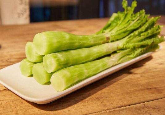 萵筍上面的花可不可以吃?萵筍大的好還是小的好