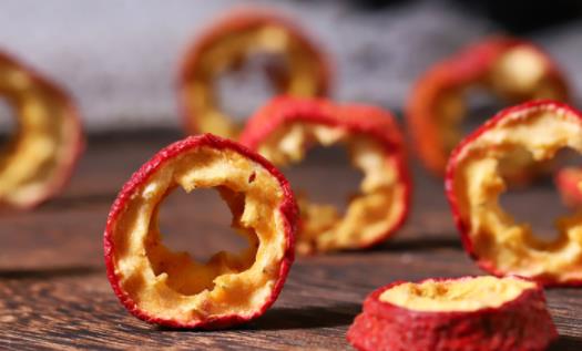 山楂泡水喝能治口臭嗎 山楂泡水喝能降血壓嗎