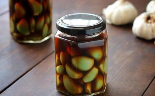 臘八蒜為什么是綠色的 腌臘八蒜用什么醋最好