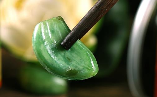 臘八蒜可以用塑料容器裝嗎 腌制臘八蒜瓶子有水有影響嗎