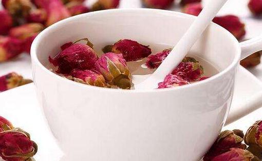 玫瑰花茶過期了但沒有開封可以喝嗎 玫瑰花檸檬泡水喝的功效與作用