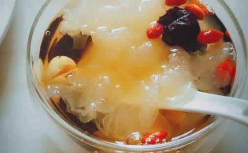 銀耳紅棗湯每天喝一小碗可以嗎 銀耳紅棗湯熱量高么