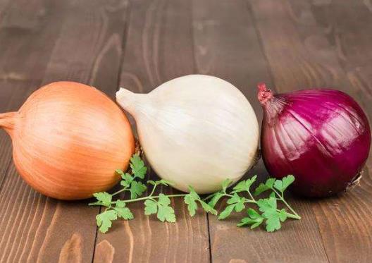切開(kāi)的洋蔥在冰箱可以放多久?洋蔥對(duì)糖尿病人有好處嗎