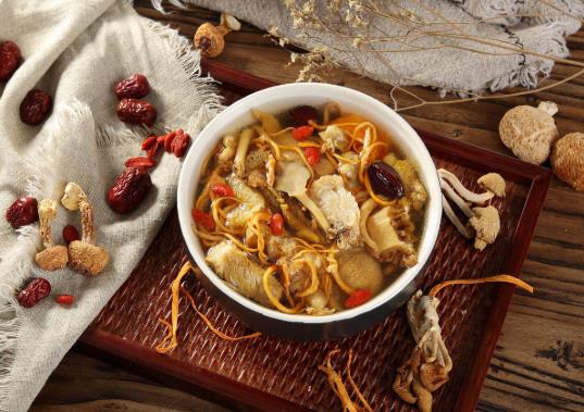 煲湯放紅棗有什么功效?經常喝湯有什么好處