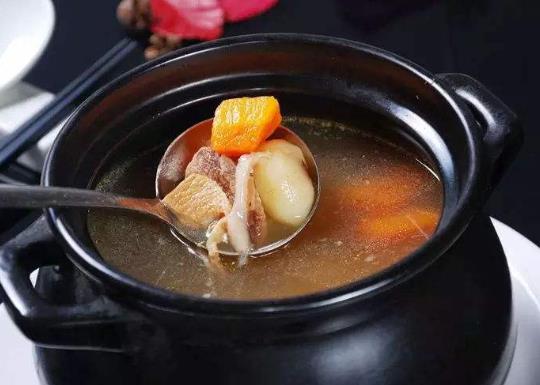 煲湯放紅棗有什么功效?經常喝湯有什么好處