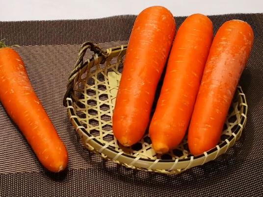 胡蘿卜蒸著吃好還是炒著吃?吃胡蘿卜要去皮嗎?