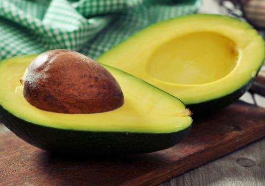 牛油果有點(diǎn)苦是沒熟嗎?牛油果里有黑色絲狀還能吃嗎