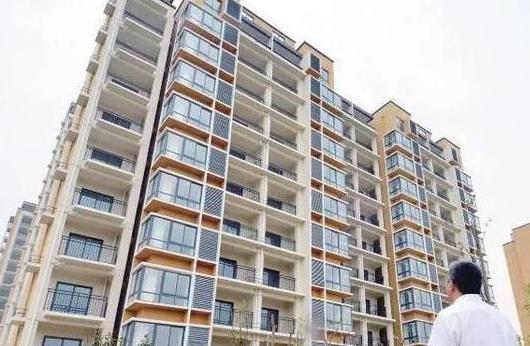 回遷房超面積怎么解決?辦理回遷房房產(chǎn)證可以寫別人名字嗎