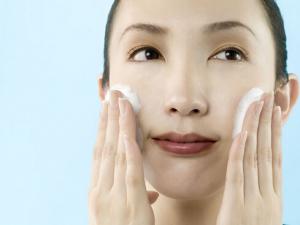 油性皮膚用什么洗面奶好?