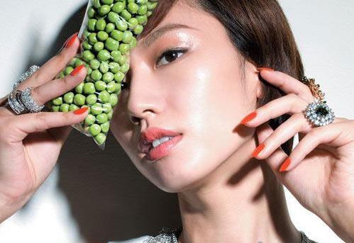 糾正精華素使用六大誤區(qū):潔面后并非精華液吸收最佳時機(jī)