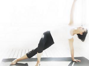 練瑜伽能減肥嗎?五個(gè)減肥瑜伽初級(jí)入門動(dòng)作