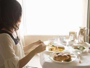 怎么控制體重?逛超市之前先吃飯