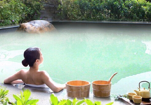 泡溫泉需要帶什么?泡溫泉的好處