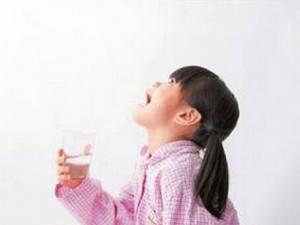 嗓子疼吃什么好?咸橄欖麥冬飲緩解嗓子疼