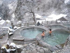 泡溫泉的好處?冬天泡溫泉“得法”才健康