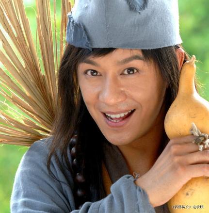 劇迷瘋狂追劇:不眠不休看電視劇,吃仙丹,模仿濟公上吊,躲進衣柜想“穿越”