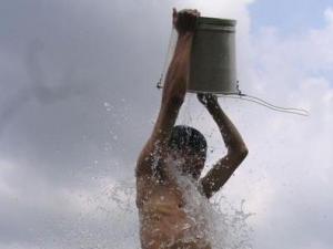 男女如何洗冷水澡？洗冷水澡的好處和壞處