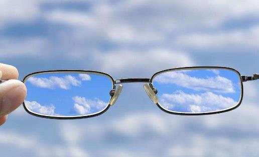 患近視的原因有哪些?患高度近視有哪些治療方式?