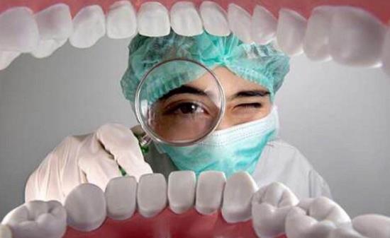 口腔潰瘍有哪些危害?口腔潰瘍的人吃什么好?