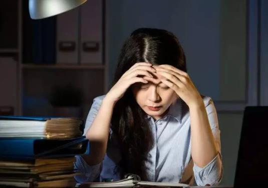 規(guī)律熬夜但睡足八小時(shí)會(huì)猝死嗎?熬夜猝死的幾率有多大