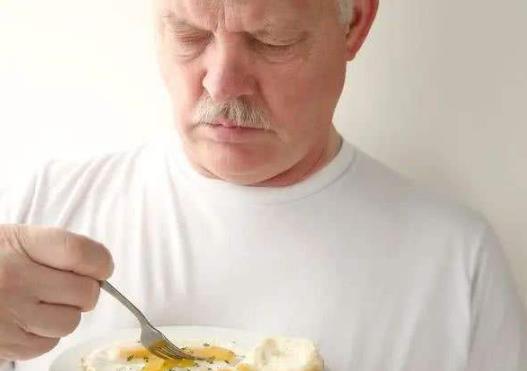 尿酸高的危害性有多大?體檢尿酸偏高怎么預(yù)防痛風(fēng)