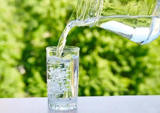 長時間不喝水尿是什么顏色?為什么人不喝水還會這么多尿