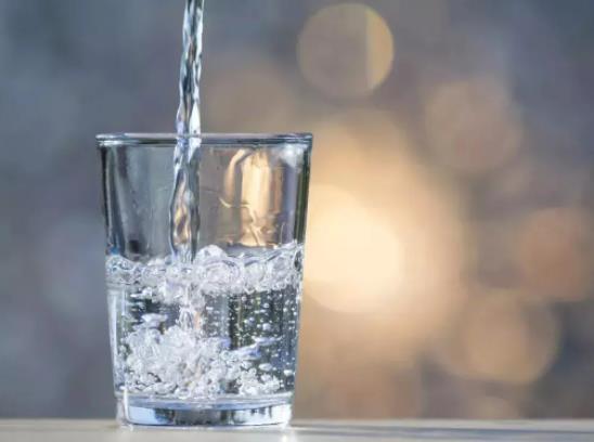 長時間不喝水尿是什么顏色?為什么人不喝水還會這么多尿