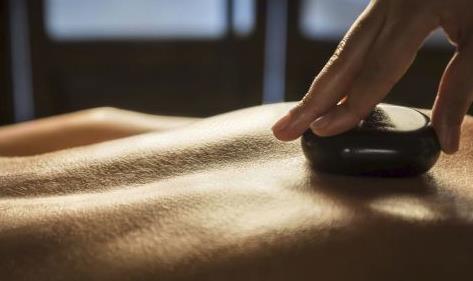 腰酸背痛的話(huà)該怎么緩解 腰酸背痛適合刮痧嗎