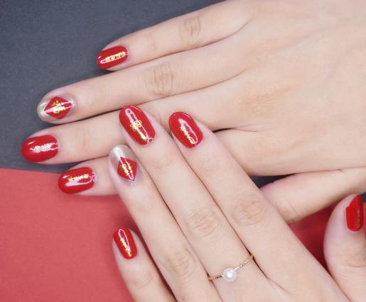 做的美甲乳白色發(fā)黃了怎么辦?美甲店可以做穿戴甲嗎