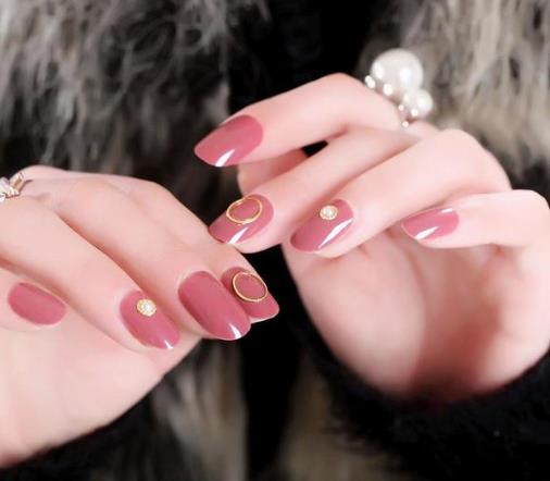 怎樣做美甲防止翹邊?剛剛做好的美甲為什么變色了