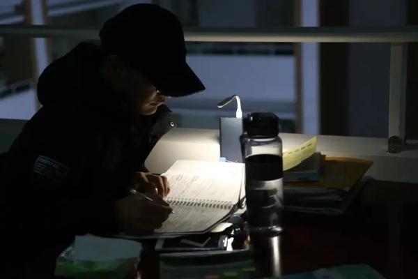 韋香主香水效果反饋:宅男講述,韋香主愛情香水好用嗎? gongkenanyimei.webp.jpg