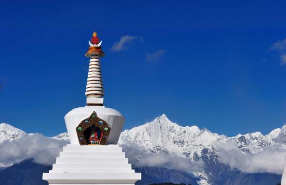 世界上最美的雪山梅里雪山 云南的第一高峰卡瓦格博峰海拔6740m