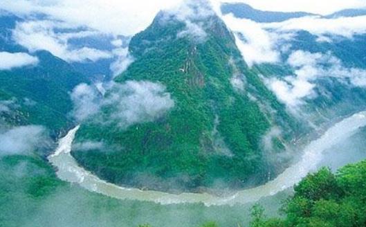 中國(guó)最大的峽谷 雅魯藏布大峽谷全長(zhǎng)504.6千米 最深處6009米