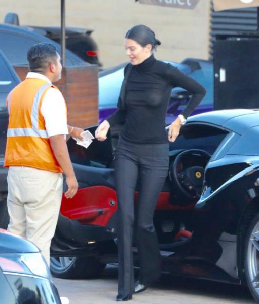 卡戴珊家族23歲肯豆榮獲年度“最賺錢(qián)模特” 年收入上億力壓眾超模