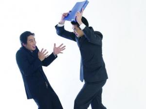 如何化解辦公室沖突?同事關系緊張是離職首因