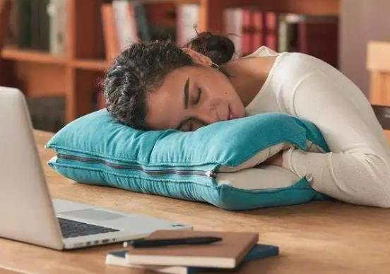 午睡睡三個小時正常嗎?年輕人正常的午睡時間一般是多久